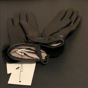 UGG leather Pom gloves